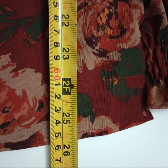 Joan Rivers Floral Blouse Size Medium - Picture 7 of 8